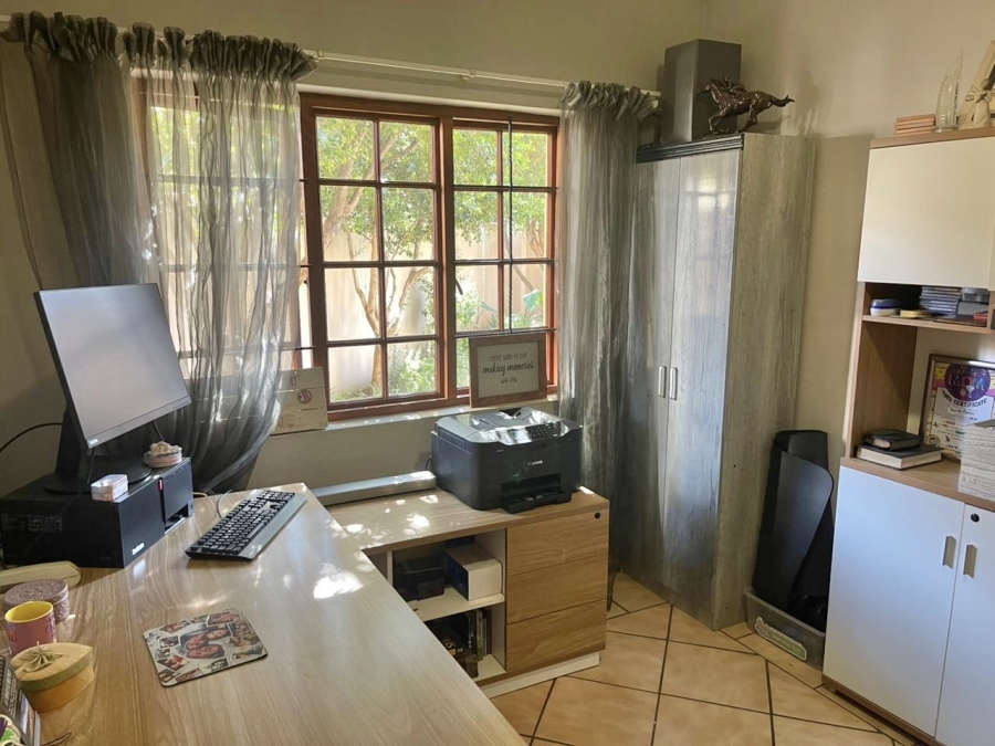 To Let 3 Bedroom Property for Rent in Melodie North West